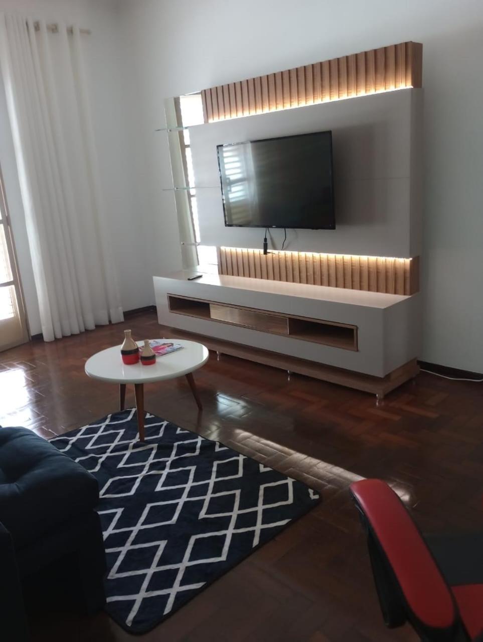 Casa No Centro De *